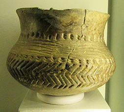 Archäologisches Museum:Tongefäß/ Jungsteinzeit 