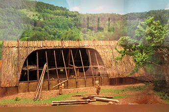 Archäologisches Museum: Langhaus (Modell)/Jungsteinzeit 
