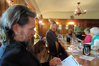 Weinprobe beim Winzerverein mit Sprachschüler Stefano